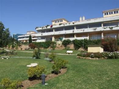 Apartamento con 2 dormitorios se vende en Marbella, Costa del Sol