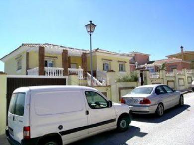 Chalet con 3 dormitorios se vende en Alhaurin de la Torre