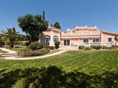 Chalet con 6 dormitorios se vende en Marbella, Costa del Sol