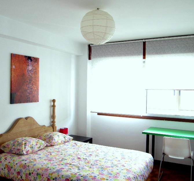 Habitación para chica en piso en centro VIGO