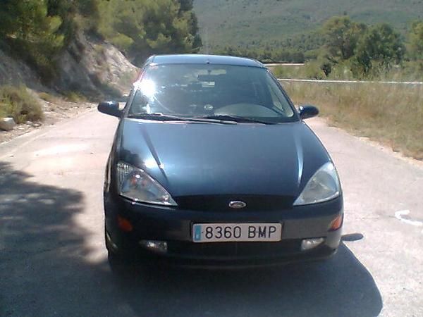 Se vende Ford Focus Trend 16V 1600cc, gasolina, 2001, 5p, IMPECABLE, 130.000km, muy rapido, el motor funcciona muy suave