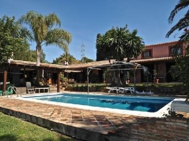 Chalet con 5 dormitorios se vende en Marbella, Costa del Sol