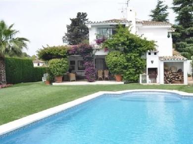 Chalet con 5 dormitorios se vende en Marbella, Costa del Sol