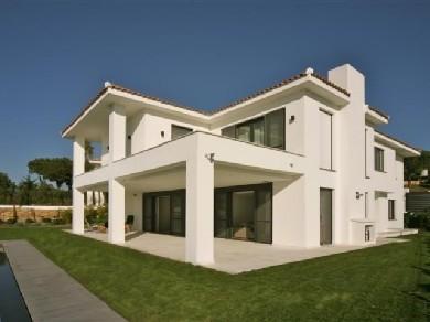 Chalet con 4 dormitorios se vende en Marbella, Costa del Sol