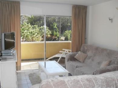 Apartamento con 2 dormitorios se vende en Marbella, Costa del Sol