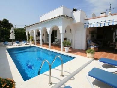 Chalet con 3 dormitorios se vende en Marbella, Costa del Sol