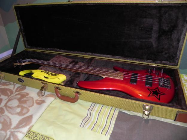 Vendo Bajo Ibanez SR300-CA + correa y Maletín