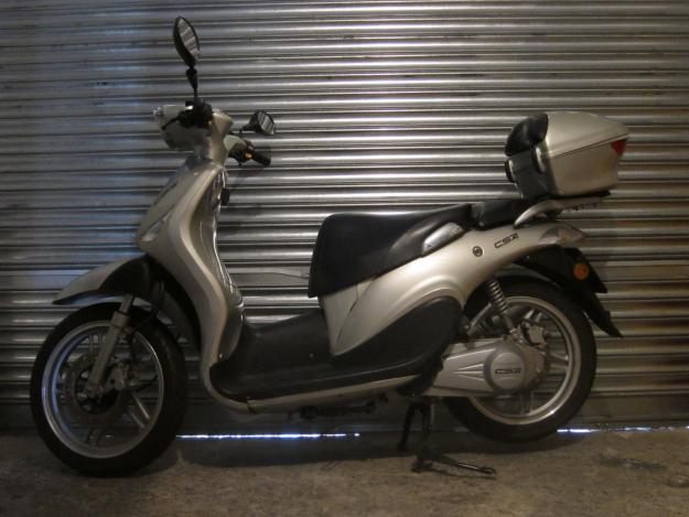 Scooter CSR 125cc 4T semi-nueva, 4000 Km