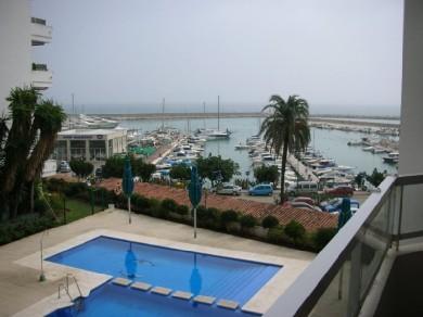 Apartamento con 2 dormitorios se vende en Estepona, Costa del Sol