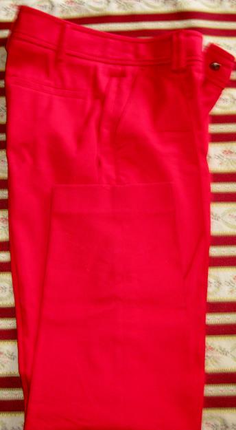 Pantalón pirata rojo. Talla 36