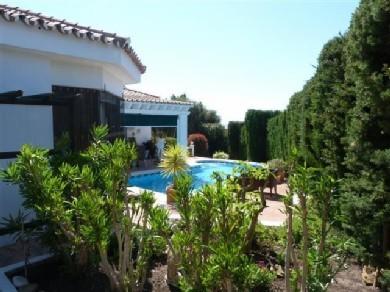 Chalet con 4 dormitorios se vende en Manilva, Costa del Sol