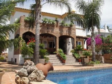 Chalet con 5 dormitorios se vende en Estepona, Costa del Sol