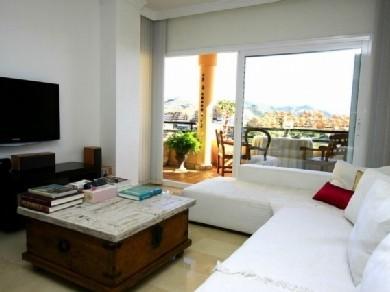 Apartamento con 2 dormitorios se vende en Marbella, Costa del Sol