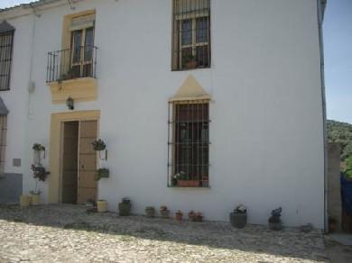 Chalet con 5 dormitorios se vende en Antequera