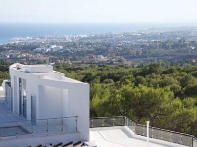 Apartamento con 3 dormitorios se vende en Marbella, Costa del Sol