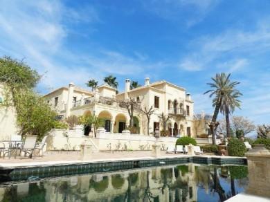 Chalet con 7 dormitorios se vende en Estepona, Costa del Sol