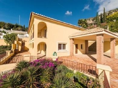 Chalet con 4 dormitorios se vende en Benalmadena Costa, Costa del Sol