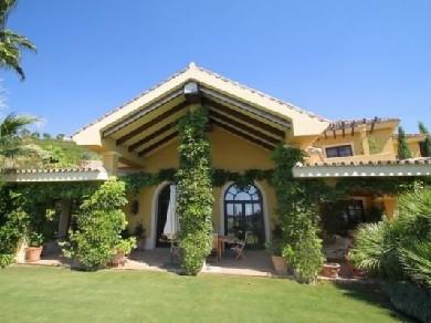 Chalet con 6 dormitorios se vende en Marbella, Costa del Sol