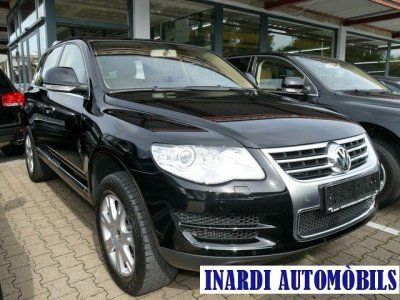 VOLKSWAGEN TOUAREG 3.0 TDI  AUTOMáTICO, GPS, CUERO BEIGE, BI-XENÓN, Y TECHO!!  SOLO 15.300 KM!! - Barcelona