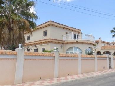 Chalet con 6 dormitorios se vende en San Miguel de Salinas, Vega Baja Torrevieja