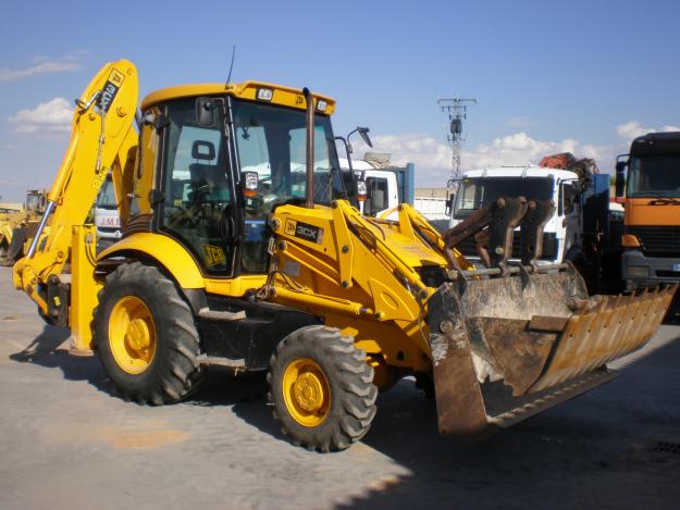 RETROEXCAVADORA MIXTA JCB 3CX