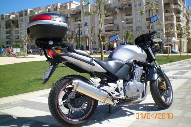 VENDO HONDA CBF 500 CON ABS