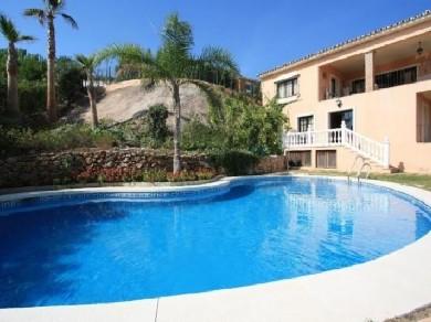 Chalet con 6 dormitorios se vende en Benahavis, Costa del Sol