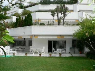 Apartamento con 3 dormitorios se vende en Marbella, Costa del Sol