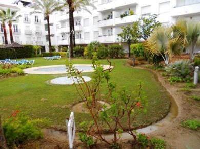 Apartamento con 3 dormitorios se vende en Marbella, Costa del Sol