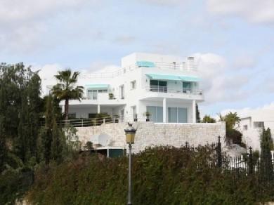 Chalet con 3 dormitorios se vende en Marbella, Costa del Sol