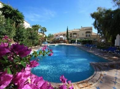 Apartamento Planta Baja con 2 dormitorios se vende en Marbella, Costa del Sol