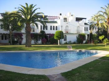 CHALET ADOSADO DE LUJO A 2 KMS DE PUERTO BANUS