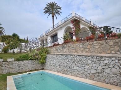 Chalet con 3 dormitorios se vende en Marbella, Costa del Sol