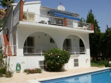 Chalet con 4 dormitorios se vende en Mijas Costa, Costa del Sol