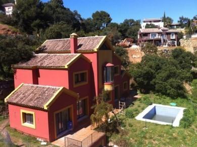 Chalet con 5 dormitorios se vende en Marbella, Costa del Sol