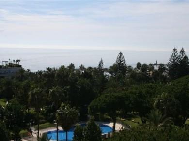 Apartamento con 3 dormitorios se vende en Marbella, Costa del Sol