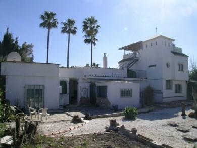 Chalet con 5 dormitorios se vende en Coin