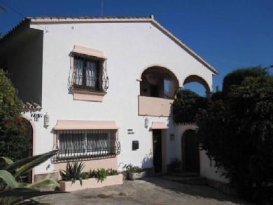 Chalet con 5 dormitorios se vende en Marbella, Costa del Sol