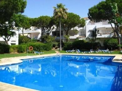 Apartamento con 2 dormitorios se vende en Estepona, Costa del Sol