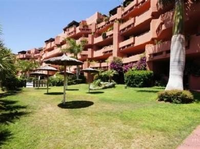 Apartamento con 2 dormitorios se vende en Estepona, Costa del Sol