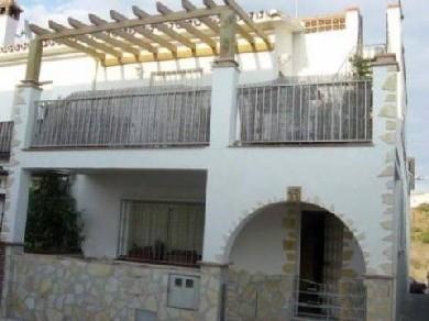 Chalet con 3 dormitorios se vende en Velez-Malaga, Axarquia