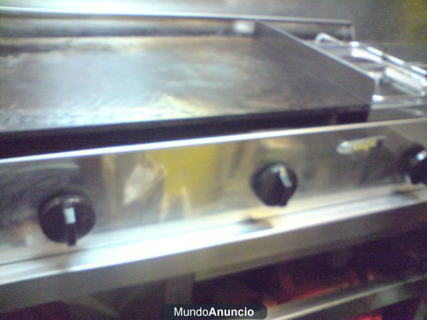 SE VENDE PLANCHA DE COCINA  A GAS + 1 QUEMADOR