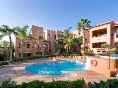 Apartamento con 3 dormitorios se vende en Marbella, Costa del Sol