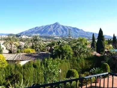 Chalet con 5 dormitorios se vende en Marbella, Costa del Sol