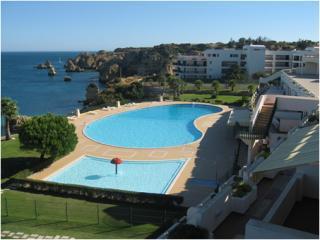 Apartamento : 4/4 personas - piscina - junto al mar - lagos  algarve  portugal