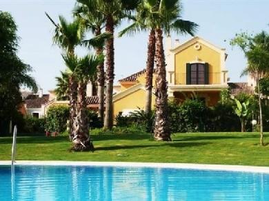 Chalet con 5 dormitorios se vende en Marbella, Costa del Sol