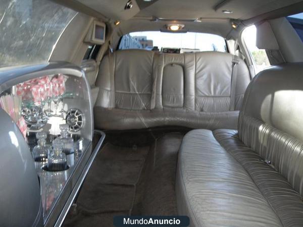 Vendo limusina lincoln town car