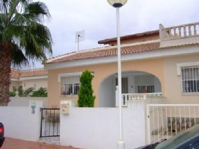 Bungalow con 3 dormitorios se vende en Benijofar, Vega Baja Torrevieja