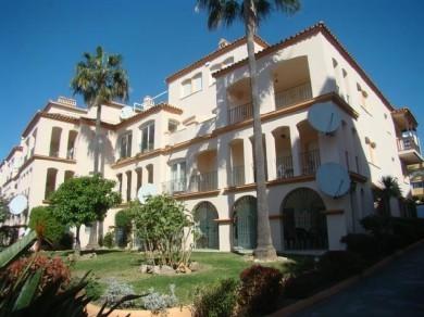 Apartamento con 2 dormitorios se vende en Estepona, Costa del Sol