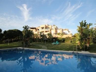 Apartamento con 3 dormitorios se vende en Marbella, Costa del Sol